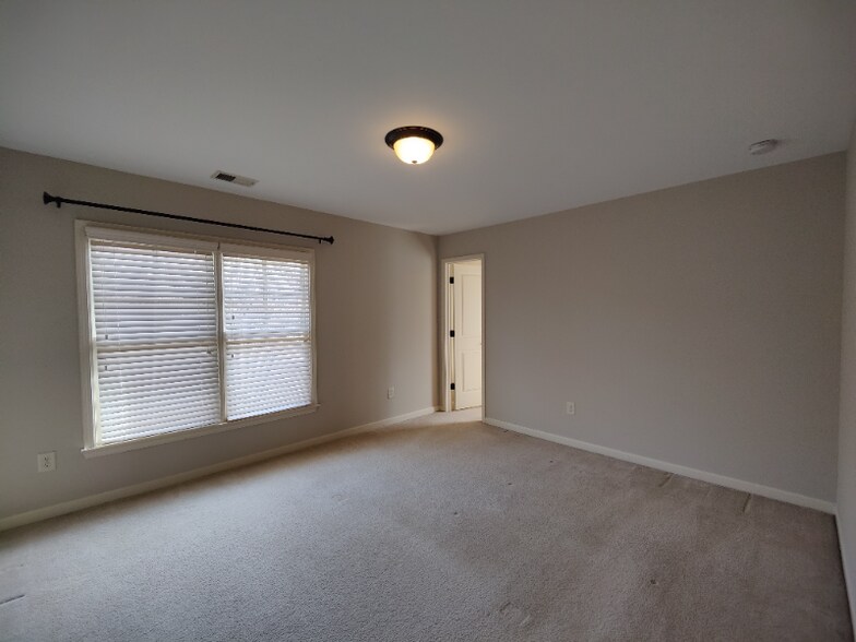 Building Photo - 1650 Bramble Bush Way