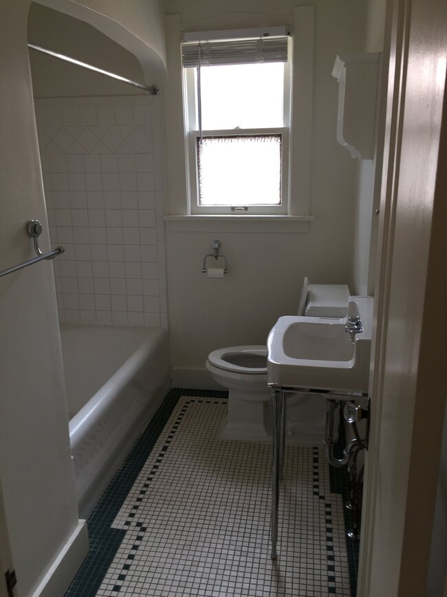Building Photo - Ranch House for Rent-$100 Under Market