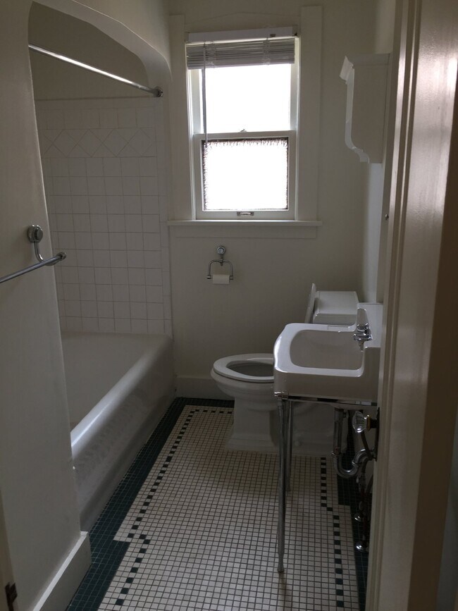 Building Photo - Ranch House for Rent