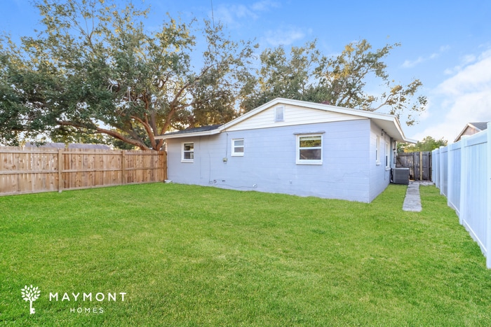 Building Photo - 779 Lynndale St N