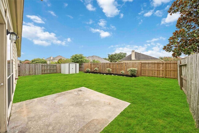 Building Photo - 2019 Shore Breeze Dr