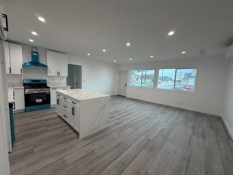 Building Photo - 14807 Eastwood Ave