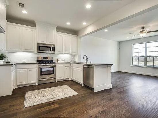 Building Photo - 7404 Alton Dr