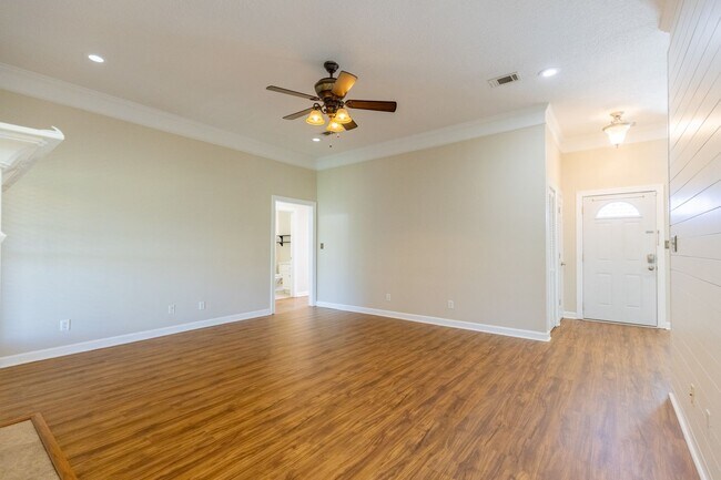 Building Photo - 4004 Grey Oak Dr