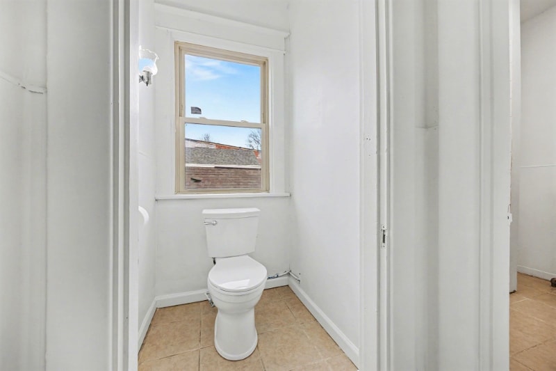 Building Photo - 37 Euclid St