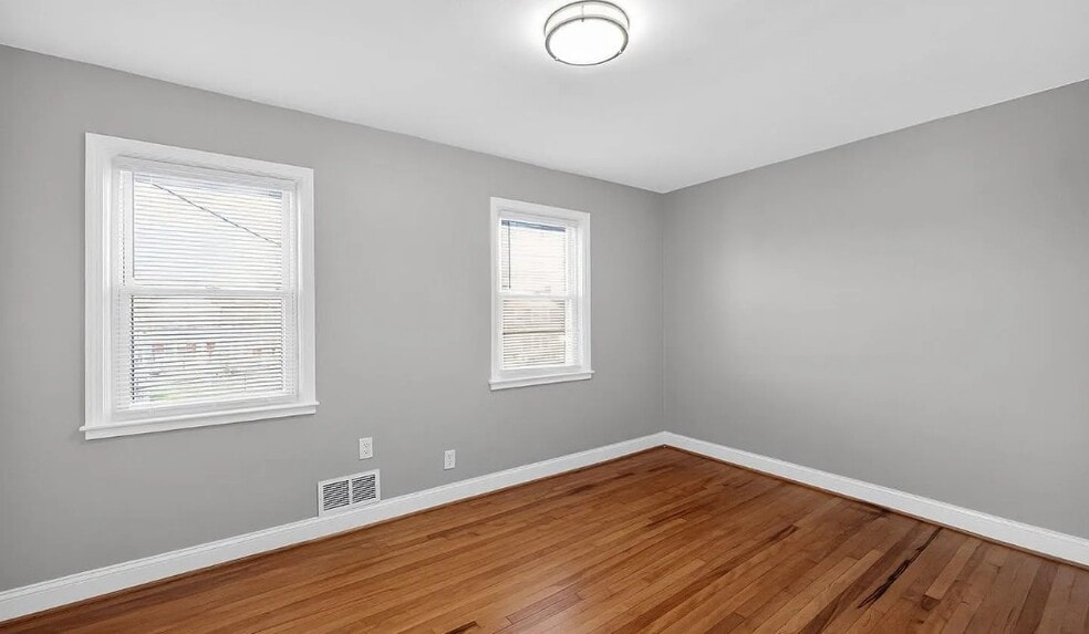 Building Photo - 3425 Dunran Rd