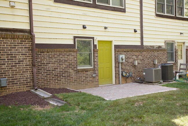 Backyard with patio- large yard - 1218 Mountain View Dr