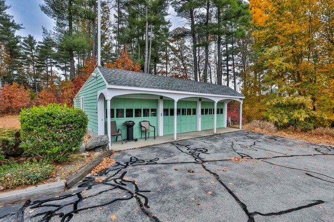 Building Photo - 334 S River Rd