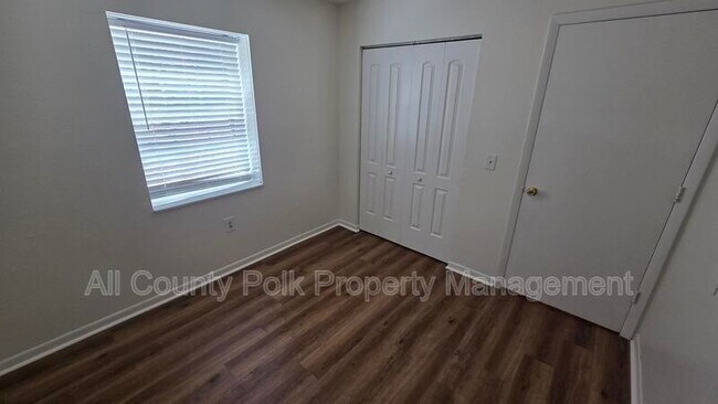 Building Photo - 915 Ariana St