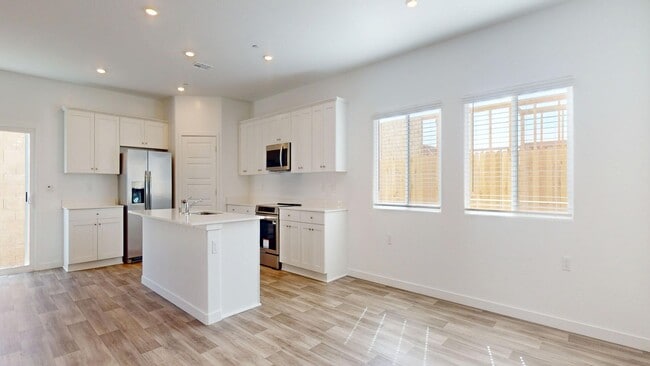 Building Photo - 3249 Carambola Ave