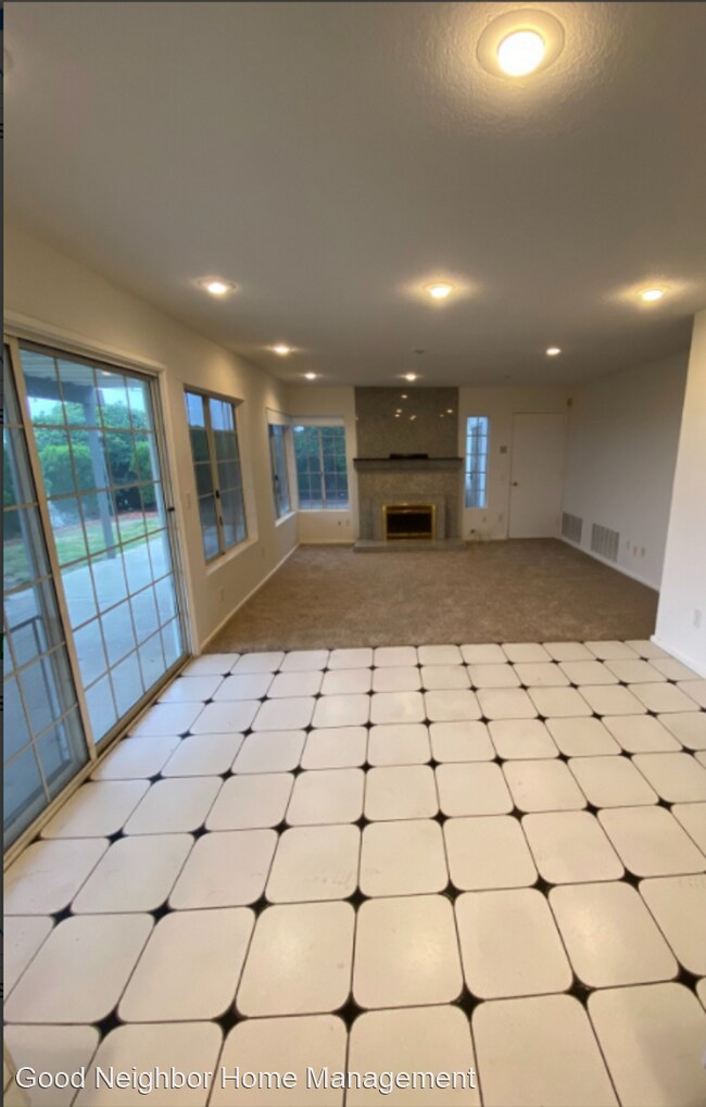 Building Photo - 4 br, 2.5 bath House - 3807 Via Escuda