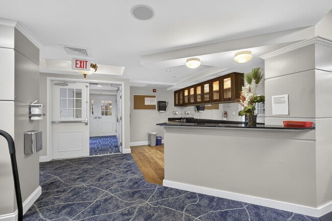 Building Photo - 801 S Olive Ave