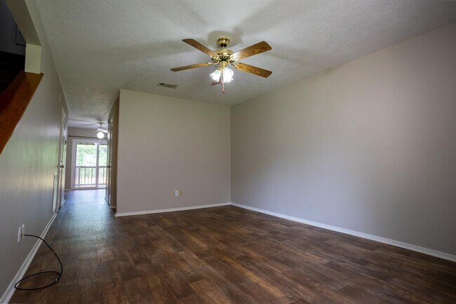 Building Photo - 2521 Crosstimbers St