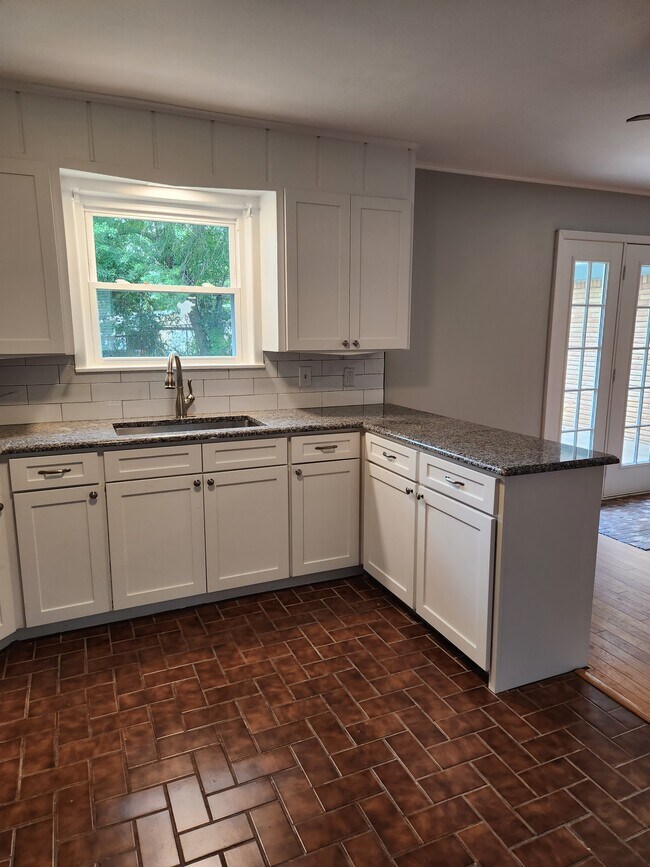 Building Photo - 3114 Tanglewood Dr