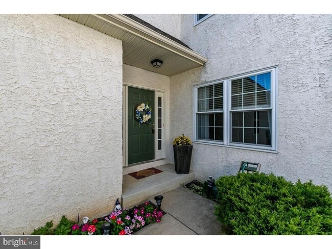 Building Photo - 556 Cork Cir