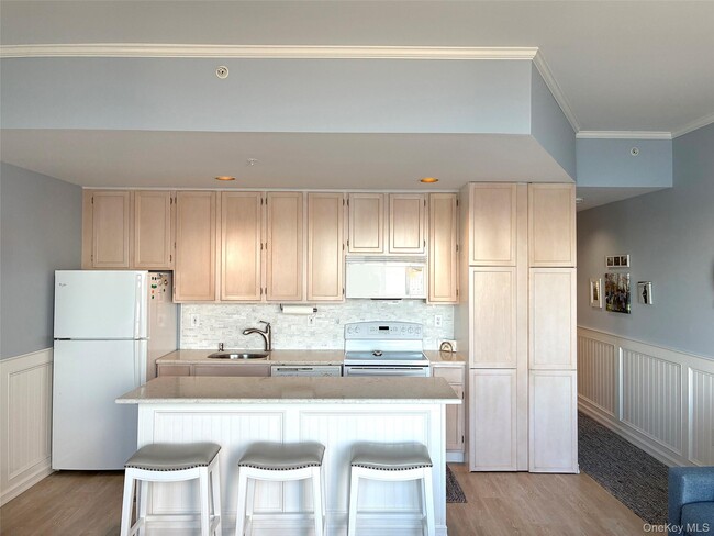 Building Photo - 260 Dune Rd