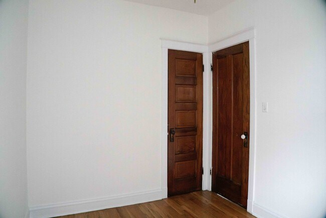 Building Photo - Southport Corridor - 1 Bed / 1 Bath - Heat Included