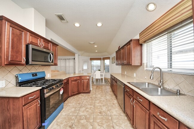 Building Photo - 8714 7 Pines Ln