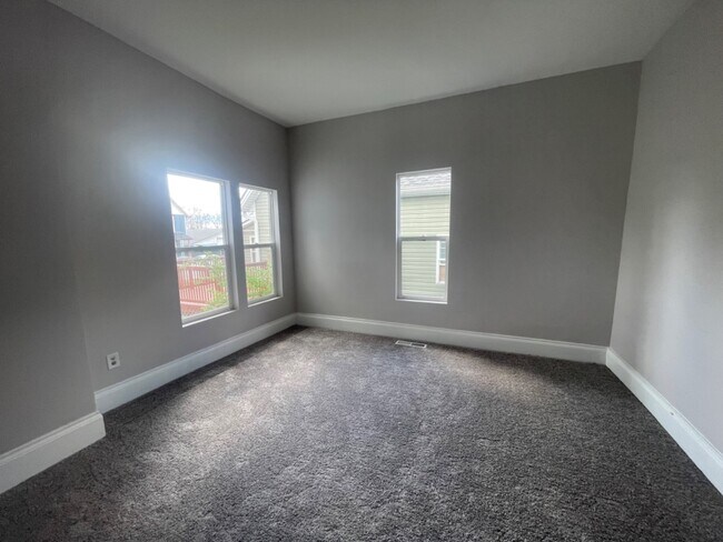 Building Photo - 1138 W 30th St