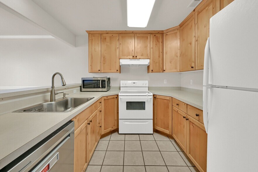 Building Photo - 3117 Van Buren Ave