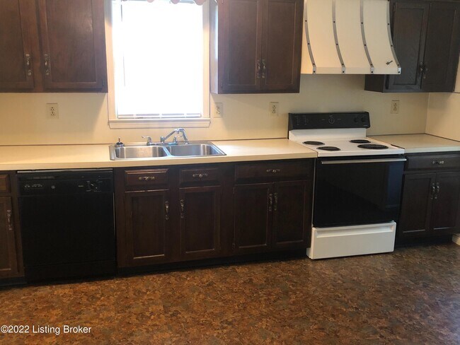 Building Photo - 6201 Lynnchester Dr