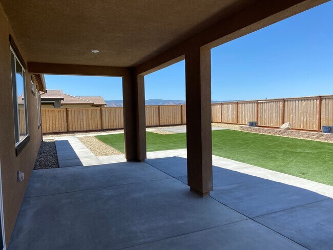 Building Photo - Available NOW - Beautiful and NEW 4 bed / 2 Bath