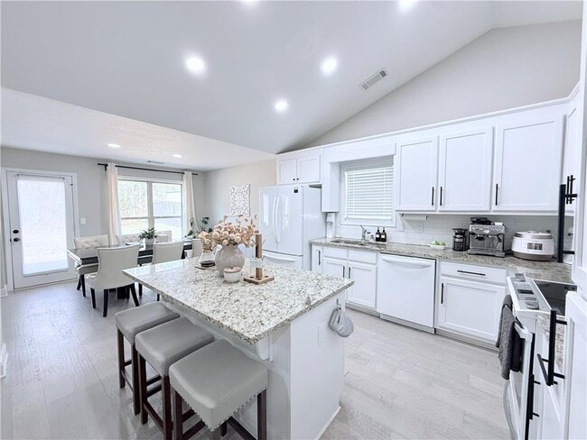 Building Photo - 138 Livingston Ct