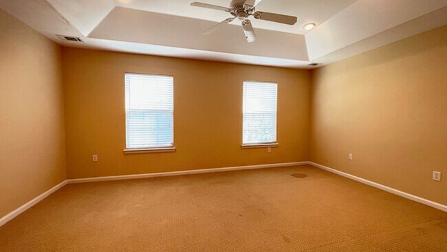 Building Photo - 2 Bedroom, 2.5 Bathrooms Townhome in the Heart of Savannah's Southside
