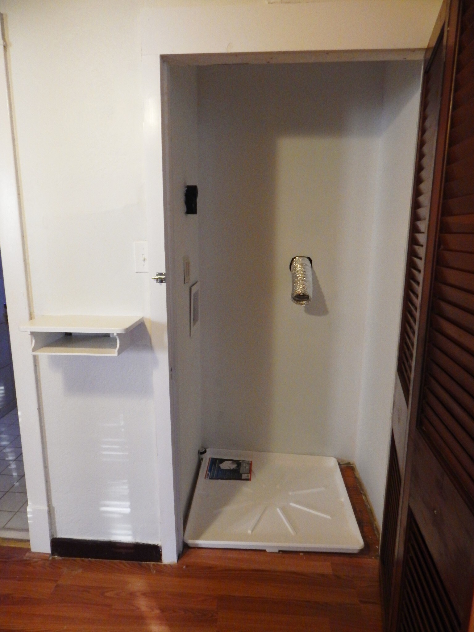 Laundry closet (ready for stacker) - 4417 Rosa Ave