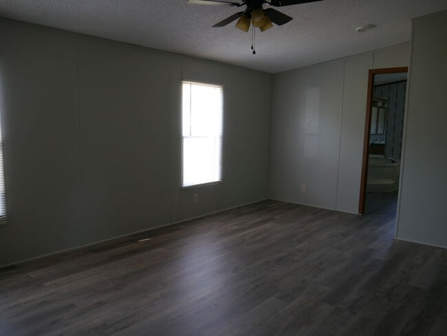 Building Photo - Adorable mobile home in Quitman