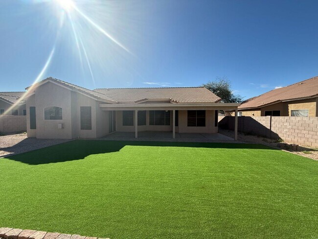 Building Photo - 3260 E Isabella Ave