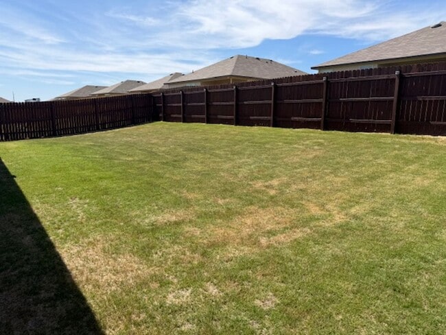 Building Photo - 4 Bedroom 2 Bath in Mesa Verde