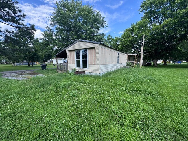Building Photo - Single Wide Mobile home 2 bed 1 bath