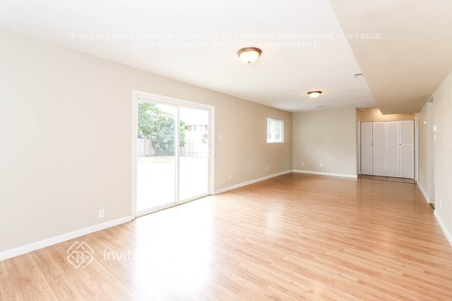 Building Photo - 3211 Laurelhurst Dr