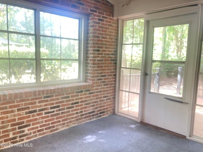 Building Photo - 8 Sand Dollar Dr