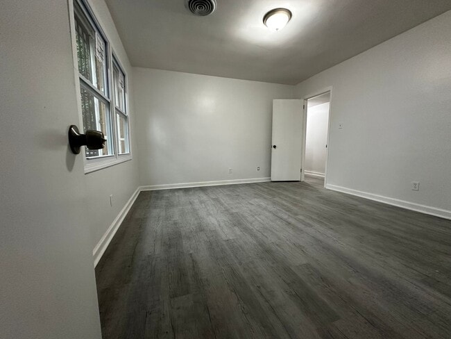 Building Photo - 76 S Haardt Dr