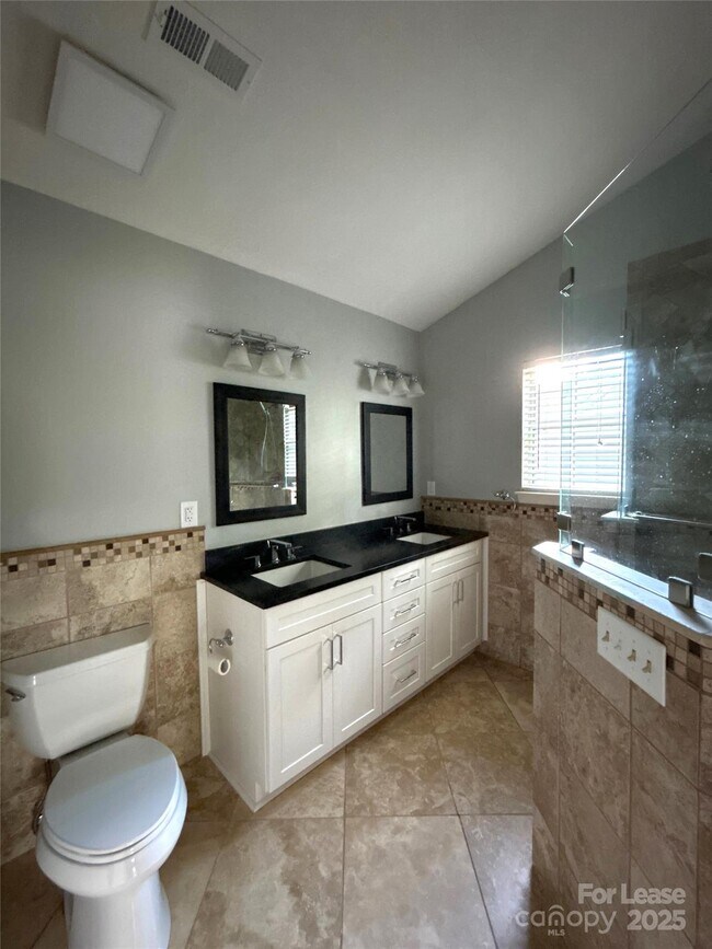 Building Photo - 12311 Longmont Dr