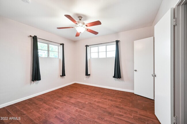 Building Photo - 144 North Hunt Dr E