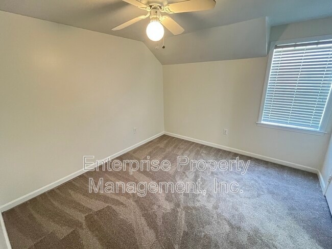 Building Photo - 9161 Gainsborough Dr