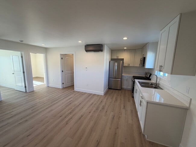 Building Photo - 4692 Cherry Ave