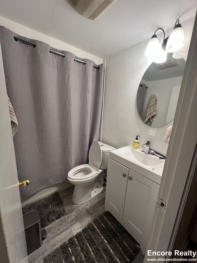 Building Photo - 145 Endicott St