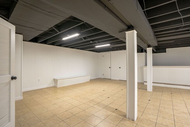 Building Photo - 3 Bedroom Ranch - $2650