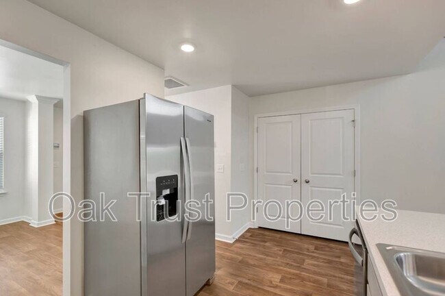 Building Photo - 703 Hilchot Dr