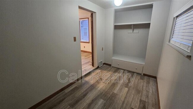 Building Photo - 714 W Kiernan Ave