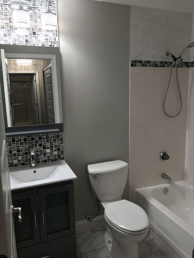 Building Photo - Gorgeous Renovated Condo in Creve Coeur Cr...