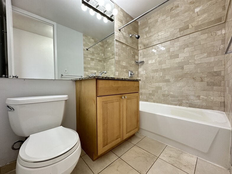 Building Photo - 1442 N Dearborn St