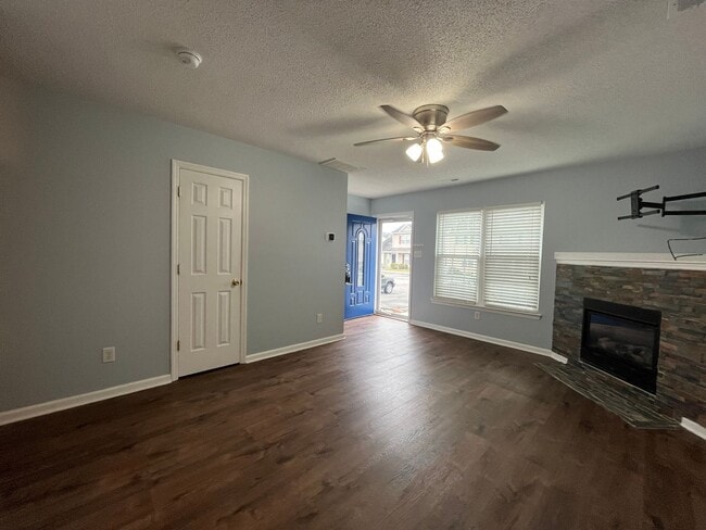 Building Photo - Adorable!