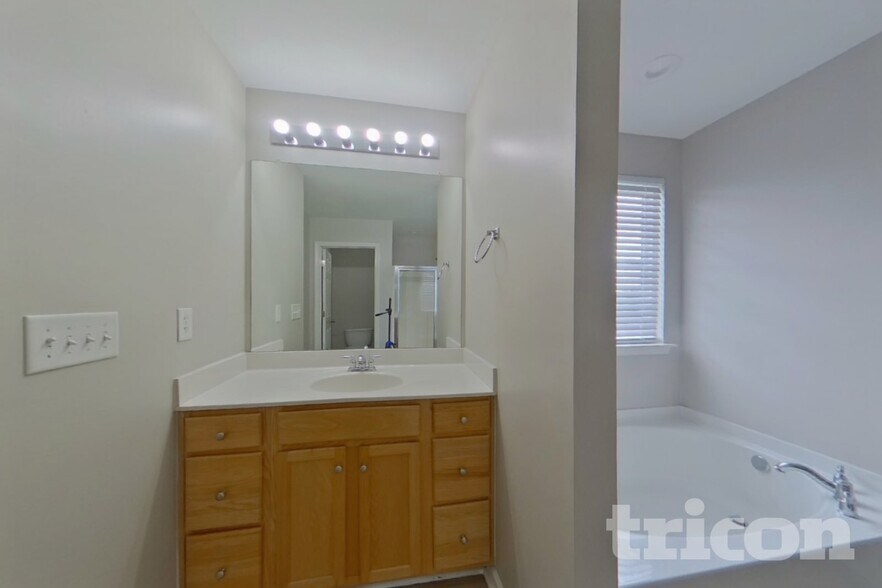 Building Photo - 11311 Breezehill Ln