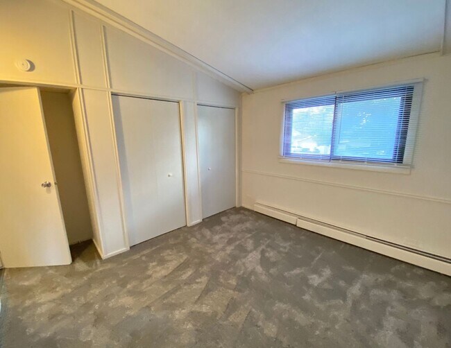 Building Photo - 220 9th St SW