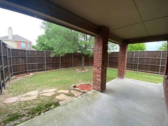 Building Photo - Great location, nice community! Won't last...